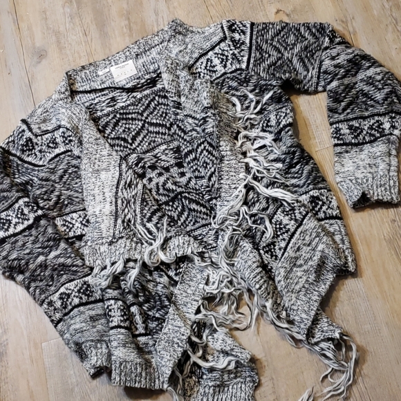 Black and white cozy knit cardigan - Picture 1 of 7